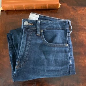 Great condition Everlane Curvy High Rise Crop Jeans